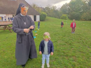 Soeur avec petite super héroine !